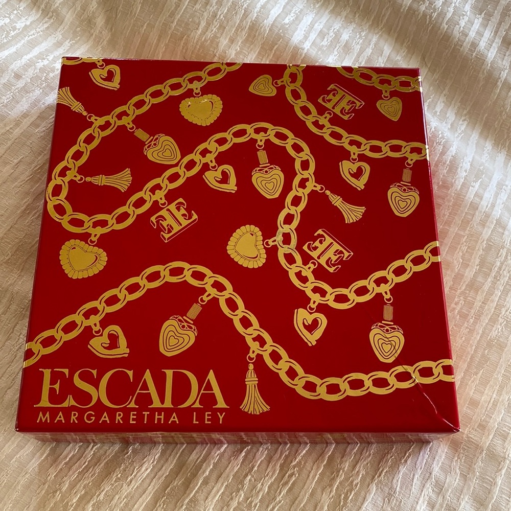 ESCADA BOX - Red & Gold - 8”x8”x2”